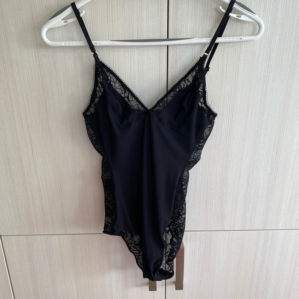 WILFRED black bodysuit with lace detail
